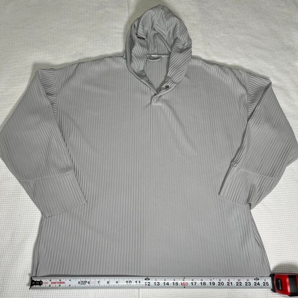 Zara Gray Ribbed Knit Hoodie woman’s Size: S (oversized)